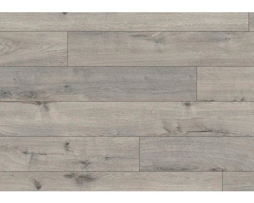 Innenraum mit grauem Laminatboden, Esstisch und Stühlen