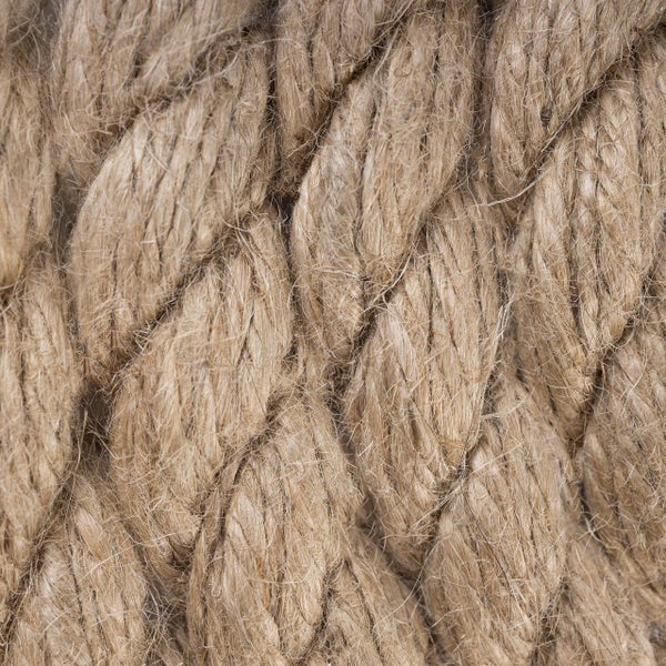 Nahaufnahme eines geflochtenen Seils aus Naturfasern.