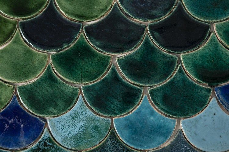 Keramikfliesen in Schuppenform
