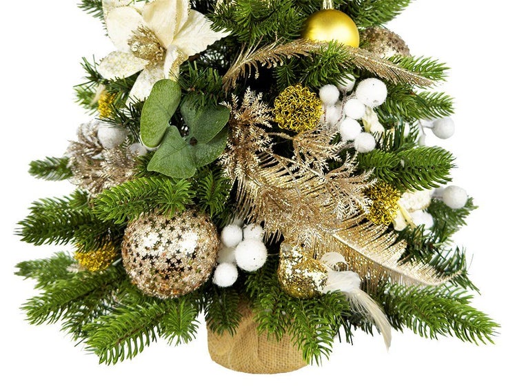 Künstlicher Weihnachtsbaum in Jutesack mit festlicher Dekoration aus Kugeln, Kunstblumen, Beeren und Federn