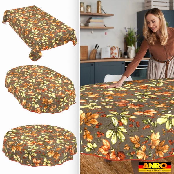 Abwaschbare Tischdecke mit herbstlichem Blattmuster, rechteckig, oval und rund, Szene in einer hellen Küche, ANRO Deutsche Manufaktur Logo.