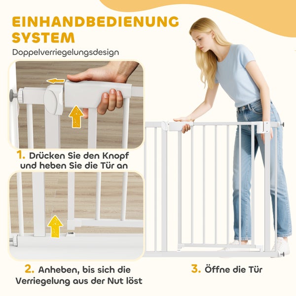 Türschutzgitter mit Einhandbedienung und Doppelverriegelung. Gezeigt wird das Drücken des Knopfes, das Anheben und das Öffnen des Gitters.
