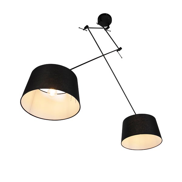 Zweiflammige Deckenleuchte mit verstellbaren schwarzen Metallarmen und zwei schwarzen Textilschirmen.