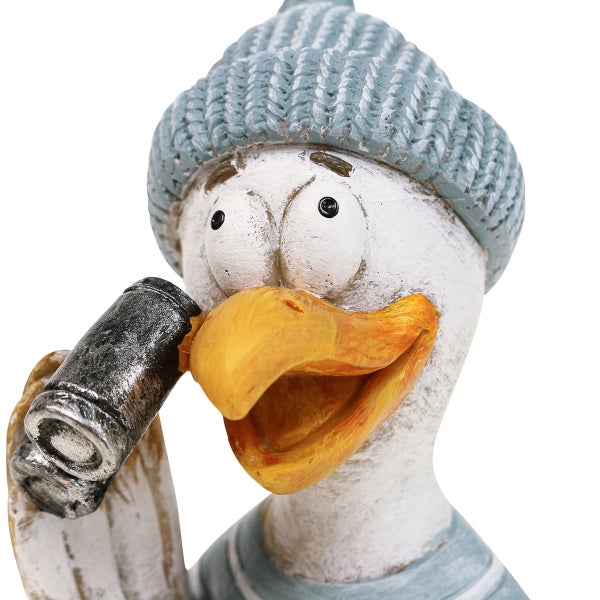 Dekorative Möwenfigur mit Mütze und Fernglas