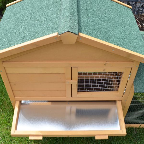 Kleintierstall aus Holz mit ausziehbarer Metallschublade zur Reinigung und Bitumendach.