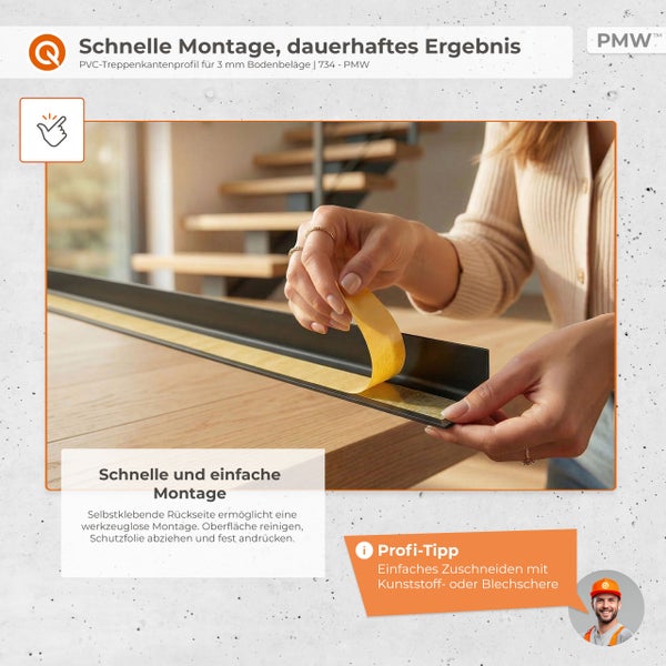Montage eines schwarzen PVC-Treppenkantenprofils durch Abziehen der Schutzfolie von der selbstklebenden Rückseite auf einem Holzboden.
