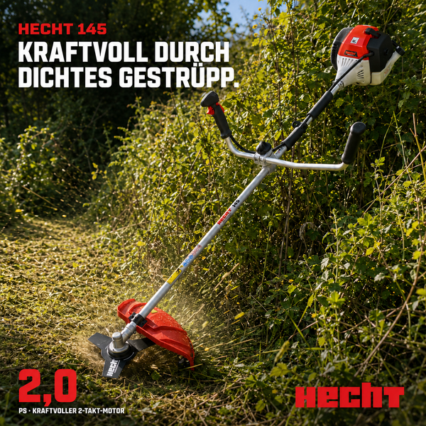 Hecht 145 Benzin-Motorsense mit kraftvollem 2.0 Pferdestärken 2-Takt-Motor im Einsatz beim Schneiden von dichtem Gestrüpp im Garten.