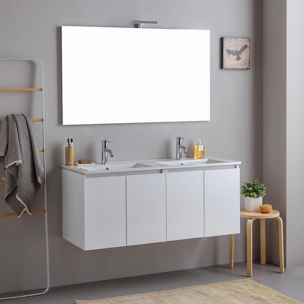 Doppelwaschplatz mit weißem Unterschrank, zwei Waschbecken, verchromten Armaturen, großem Spiegel und LED-Aufsatzleuchte in modernem Badezimmer.