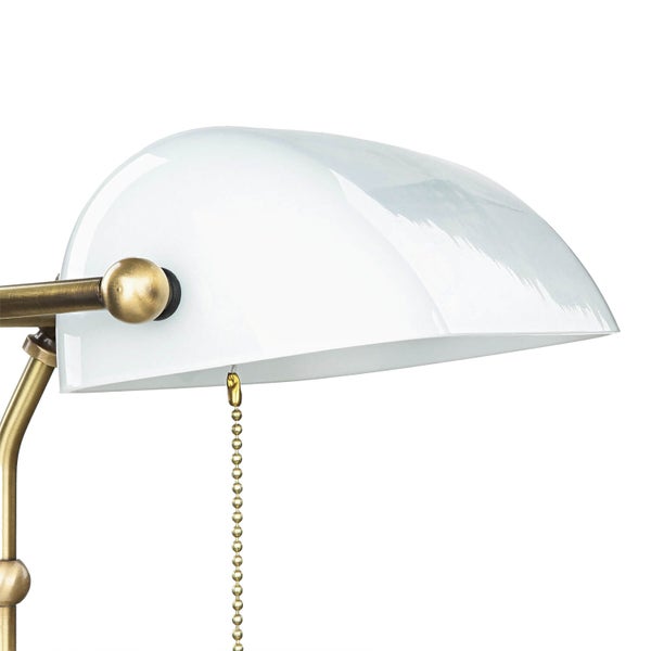 Nahaufnahme einer Schreibtischlampe mit Zugschalter