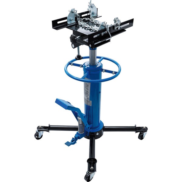 Hydraulischer Getriebeheber mit verstellbarer Aufnahmeplatte, Sicherheitsketten, Fußpedal und vier Lenkrollen.