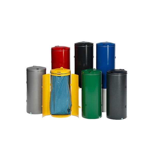 Mehrere zylindrische Müllsackständer aus Metall in verschiedenen Farben, ein Modell ist geöffnet und zeigt einen blauen Müllsack.