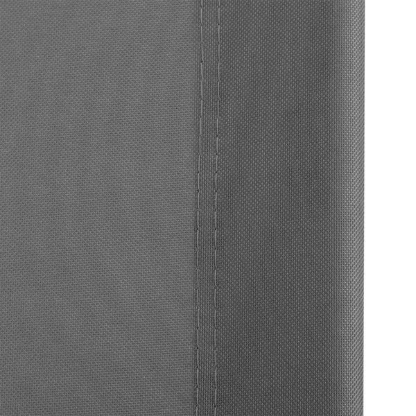 Detailansicht eines grauen Markisenstoffs aus Polyester mit einer strapazierfähigen Doppelnaht.