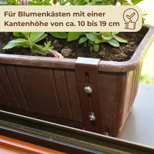 Blumenkastenhalterung an einem Blumenkasten mit einer Kantenhöhe von circa 10 bis 19 cm