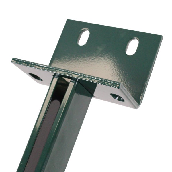 Zaunpfostenhalter aus Metall mit vorgebohrten Löchern zur Befestigung.
