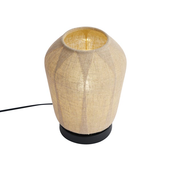Tischleuchte mit beigem Textilschirm in Vasenform und schwarzem Standfuß.