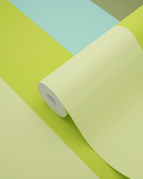 Tapetenrolle auf farbigem Untergrund