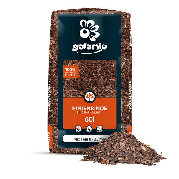 Galamio Pinienrinde Mix Fein 8 bis 25 Millimeter, 60 Liter Sack mit einer Probe des Inhalts davor.