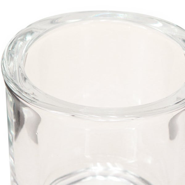Zylindrischer Teelichthalter aus klarem Glas, Höhe 6 Zentimeter, Durchmesser 6,5 Zentimeter.