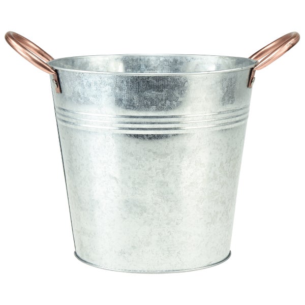 Eimer aus Metall mit Griffen