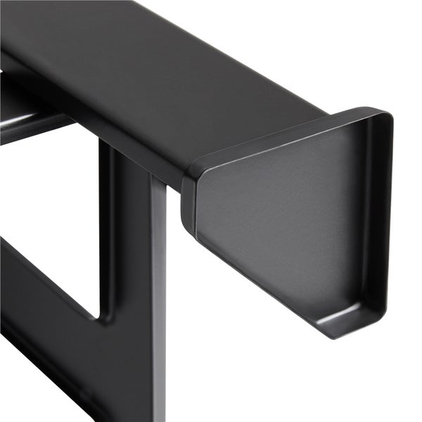 Detailansicht einer schwarzen Stahlregalkonsole