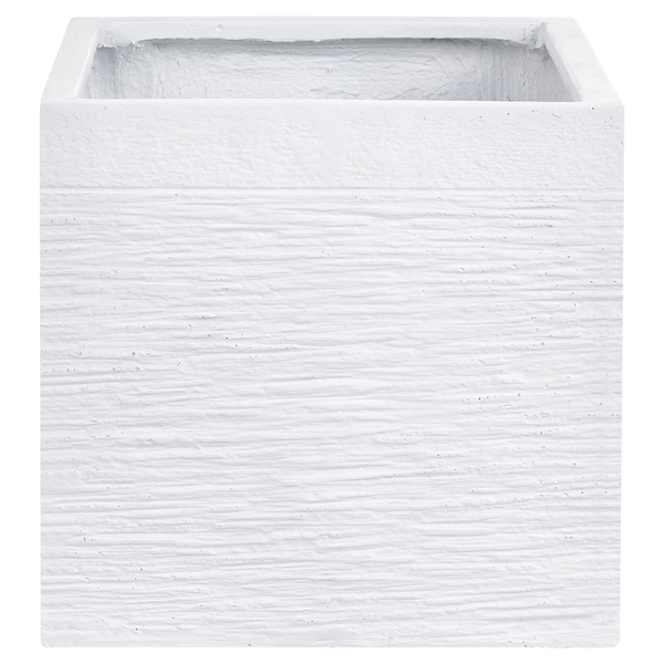 Quadratischer weißer Pflanzkübel mit horizontaler Rillenstruktur.