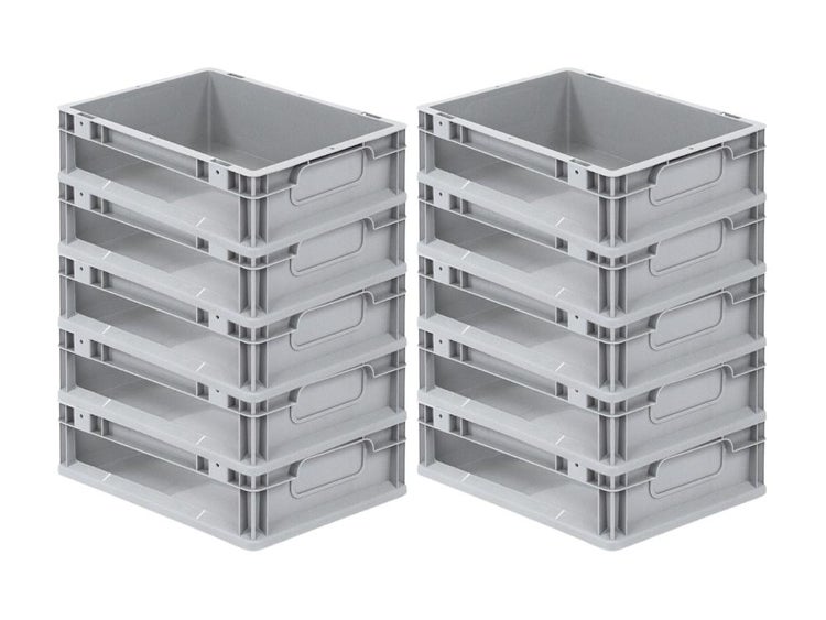 Begehbare Glasdusche mit Drehfalttür im hellen Badezimmer.