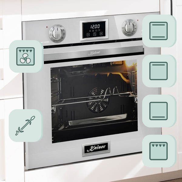 Einbau Backofen von Kaiser mit Edelstahlfront, Digitalanzeige, Drehreglern und Symbolen für verschiedene Heizfunktionen und Drehspießfunktion.