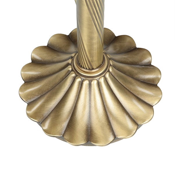 Detailaufnahme eines Lampenfußes mit dekorativem Muschelmuster