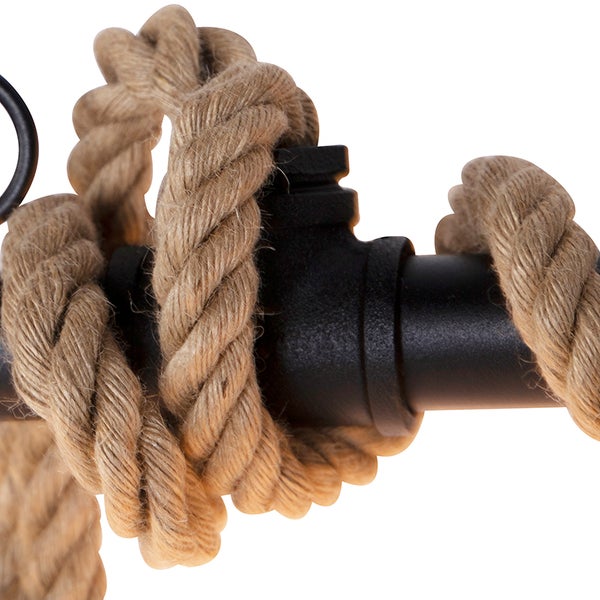 Detailaufnahme einer Lampe mit Seil um ein schwarzes Rohr gewickelt