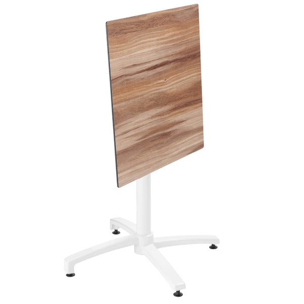 Klappbarer Bistrotisch mit quadratischer Platte in Holzoptik und weißem Säulengestell.
