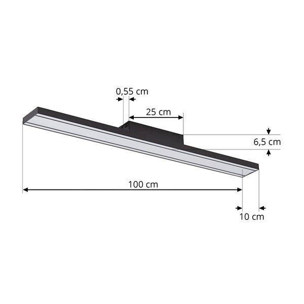 Abmessungen der schwarzen LED-Deckenleuchte: Länge 100 Zentimeter, Breite 10 Zentimeter, Paneelhöhe 0,55 Zentimeter, Sockellänge 25 Zentimeter.