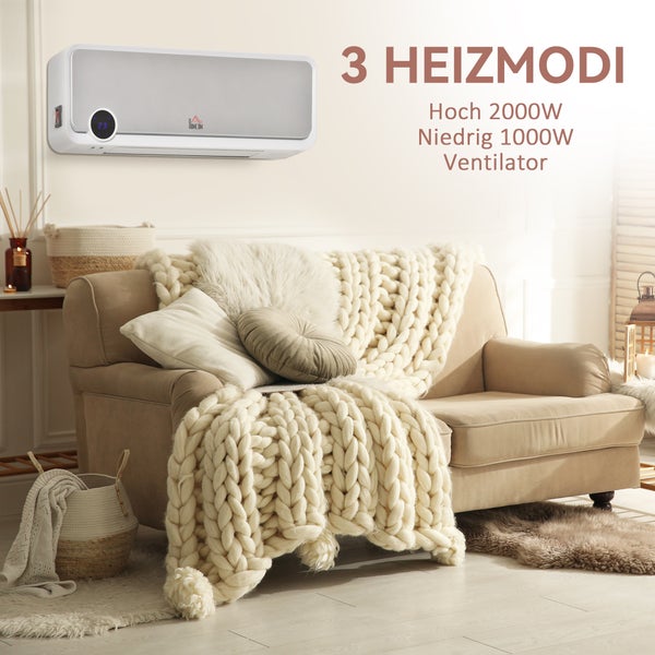 Wand-Heizlüfter in einem hellen Wohnzimmer über einem Sofa mit Grobstrickdecke. 3 Heizmodi: 2000 Watt, 1000 Watt und Ventilator. Homcom Logo.