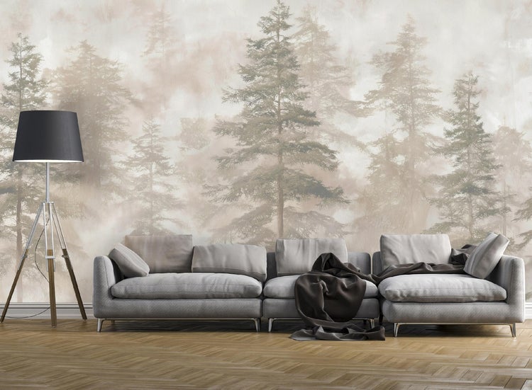 Wohnzimmer mit gemusterter Tapete, Sofa und Stehlampe