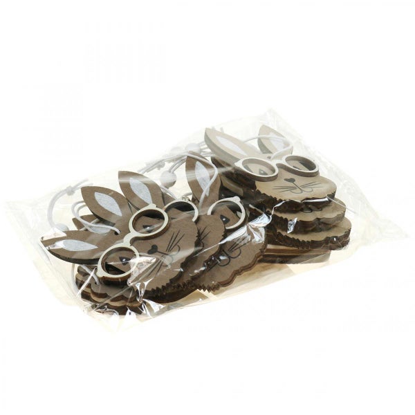 Verpackung mit Holzanhängern in Hasenform mit Brille für Osterdekoration