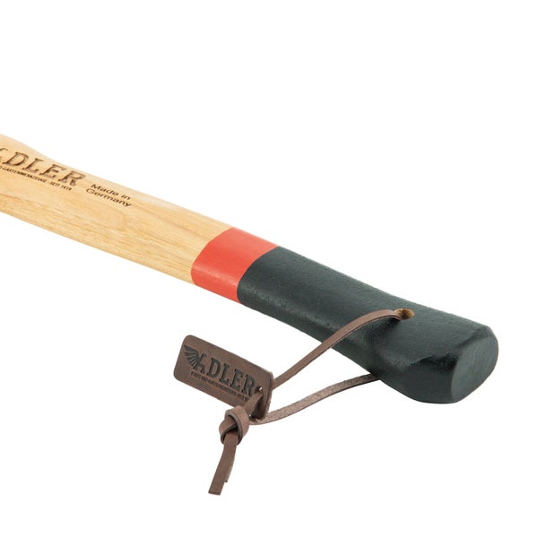 Holzstiel für eine Adler Axt mit Lederschlaufe und Firmenlogo