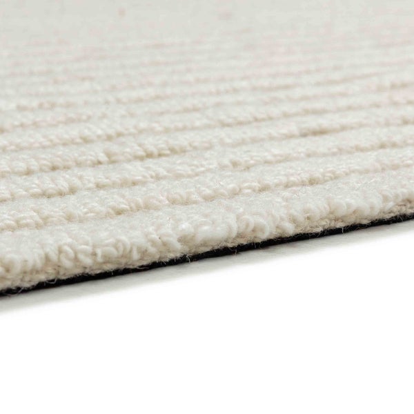 Nahaufnahme eines Teppichbodens mit Rippenstruktur und Schlingenflor