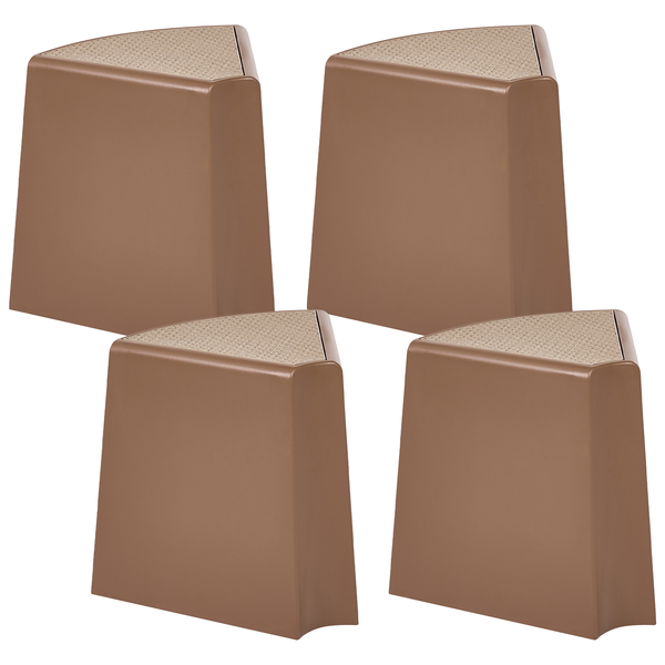 Set aus vier braunen Topffüßen in Keilform zur Anhebung von Pflanzgefäßen.