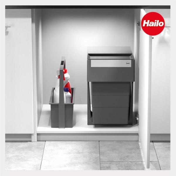 Hailo Logo. Hailo Einbau-Abfallsammler und tragbarer Putzmittel-Organizer in einem hellen, organisierten Küchenunterschrank.