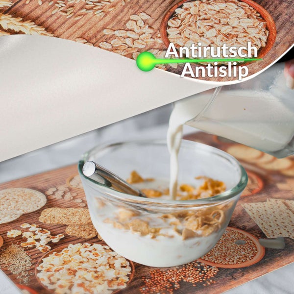 Rutschfeste Küchenmatte mit Frühstücksmotiv aus Getreideflocken und Milch in einer Glasschale auf Holzoptik.