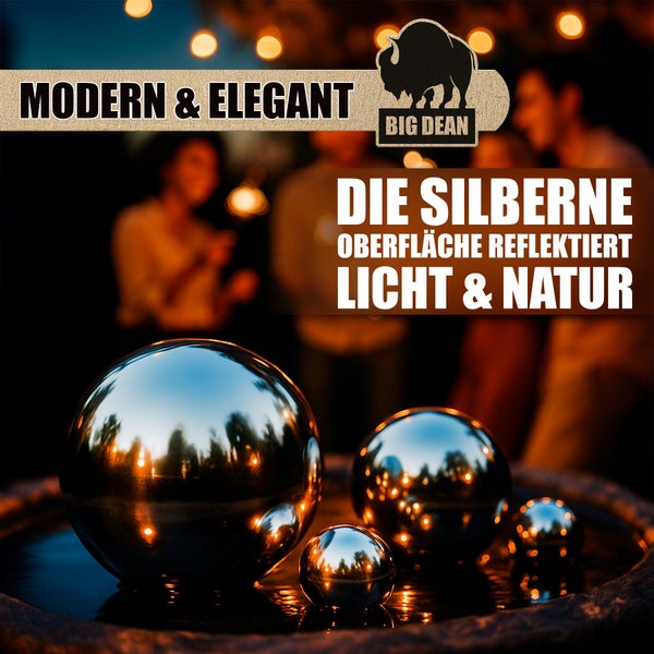 Set aus spiegelnden Dekokugeln aus Edelstahl als Gartendekoration in einem Brunnen bei Abendbeleuchtung mit Big Dean Logo.