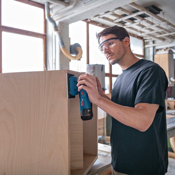 Bosch Akku-Schwingschleifer GSS 12V-13 / 2x 4,0 Ah + GAL 12V-20