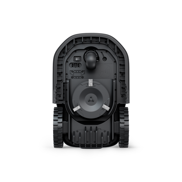 Unteransicht eines Mähroboters mit drei Schneidmessern auf einer Messerscheibe, profilierten Hinterrädern und einem vorderen Schwenkrad.