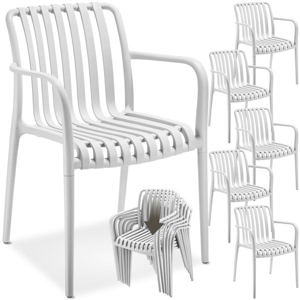 Stapelbares Set mit 6 weißen Gartenstühlen aus Kunststoff mit Armlehnen und Latten-Design.