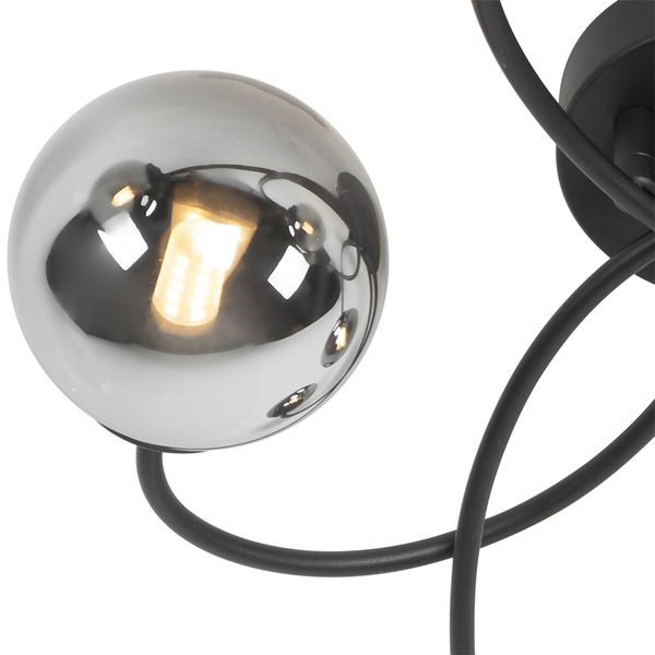 Nahaufnahme einer Deckenleuchte mit einer runden Lampenfassung