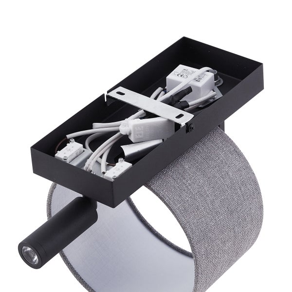 Wandleuchte mit Stoffschirm und integrierter LED-Leuchte