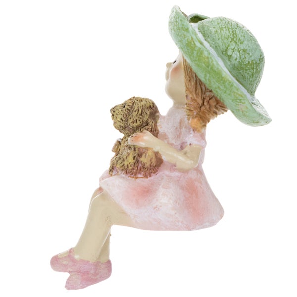 Kantenhocker Mädchen mit grünem Hut und Teddybär, rosa Dekofigur aus Kunststein für Garten oder Regal.