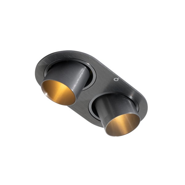 Zweiflammiger Einbaustrahler aus gebürstetem dunklem Metall mit zwei schwenkbaren Zylindern und goldener Innenseite.