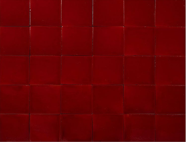 Fliesenmuster aus quadratischen Keramikfliesen