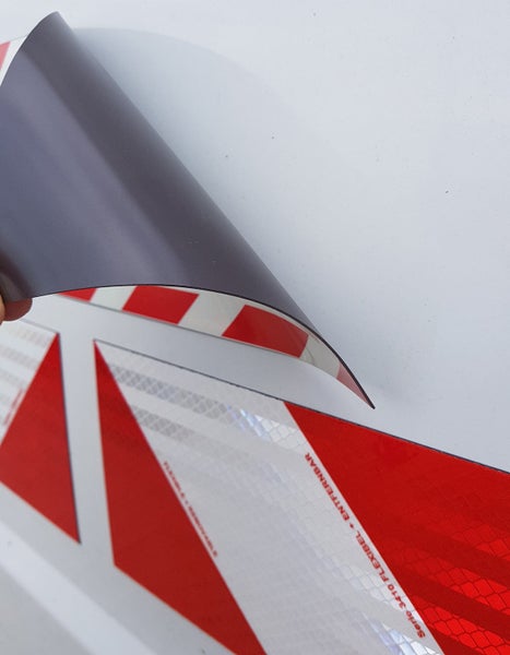 Sojabohnenpflanze mit grünen Blättern und Schoten