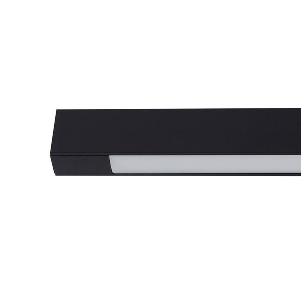 Detail einer schwarzen, linearen LED-Leuchte mit weißem Diffusor, minimalistisches Design.